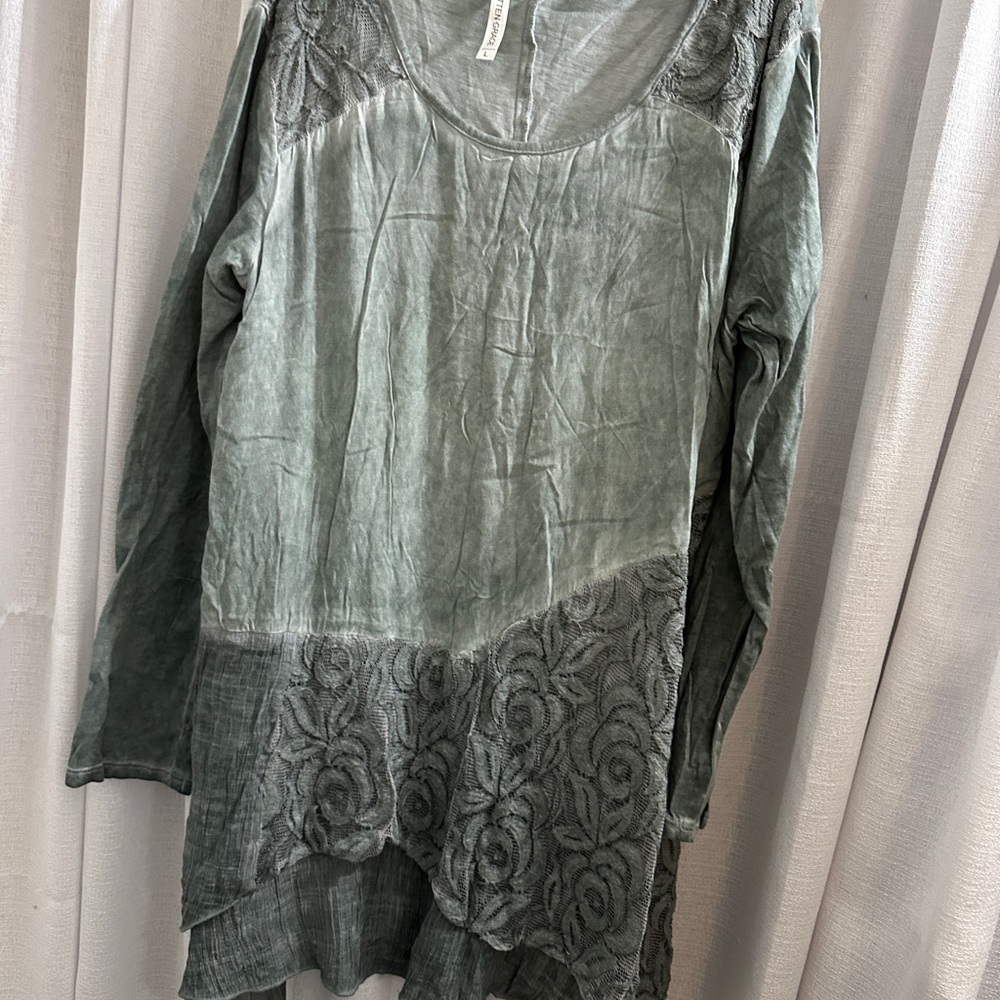 Forgotten Grace Elegant Green Lace Women's Top